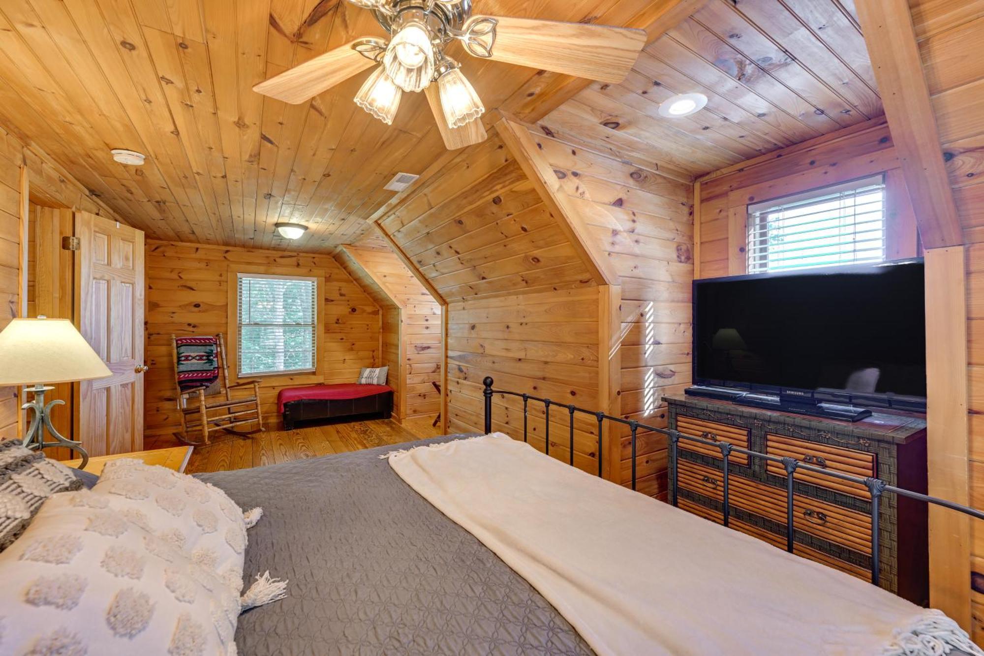 Pet-Friendly Bryson City Cabin With Fire Pit And Deck! Exterior foto